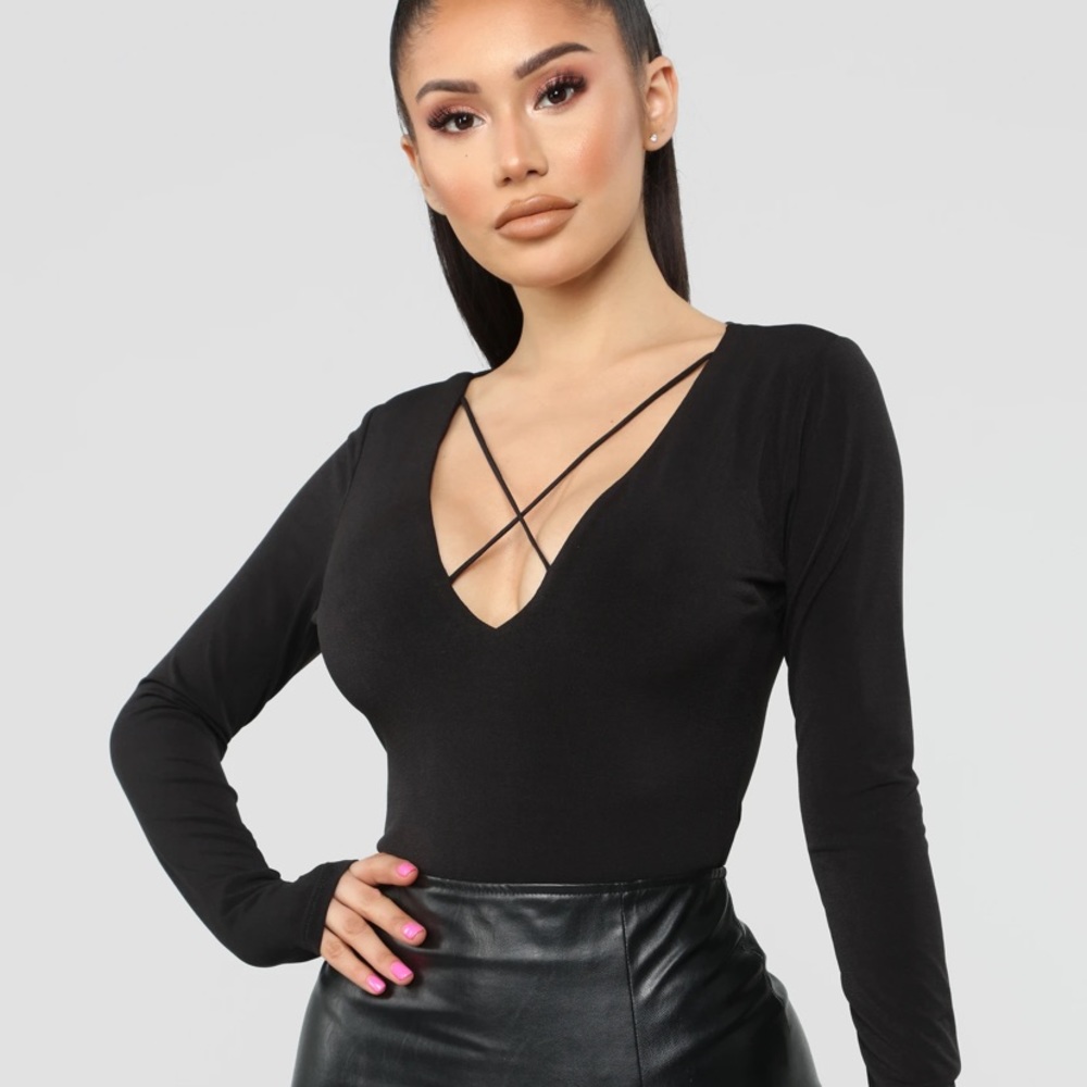 Black Long-sleeve Low-neck Fashion Nova Bodysuit